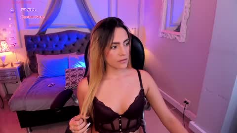 Snapshot of harper_woods chatting on December 6, 6:49 pm Harper online show from December 6, 6:49 pm