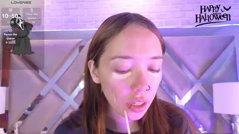 Snapshot of harperwest_ chatting on October 27, 8:47 pm Harper online show from October 27, 8:47 pm