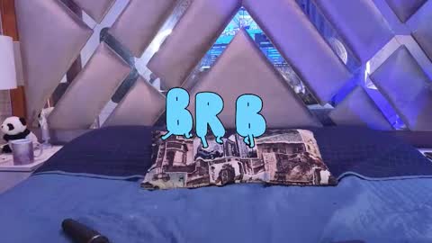 Snapshot of harperwest_ chatting on October 9, 9:52 pm Harper online show from October 9, 9:52 pm