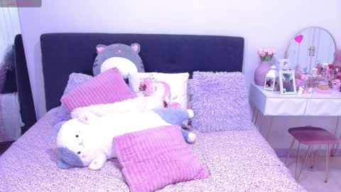 Snapshot of hatzukoi_miaow chatting on December 7, 4:31 am petunia online show from December 7, 4:31 am