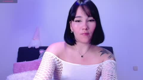 Snapshot of hatzukoi_miaow chatting on January 24, 4:16 am petunia online show from January 24, 4:16 am