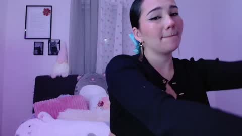 Snapshot of hatzukoi_miaow chatting on January 10, 7:46 am petunia online show from January 10, 7:46 am