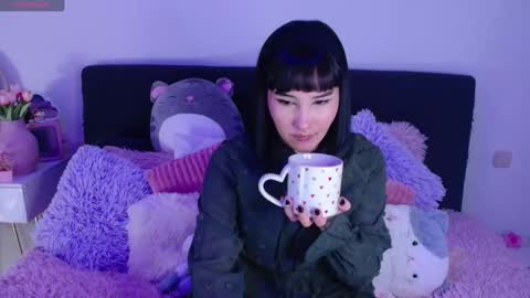 Snapshot of hatzukoi_miaow chatting on February 21, 11:32 pm petunia online show from February 21, 11:32 pm