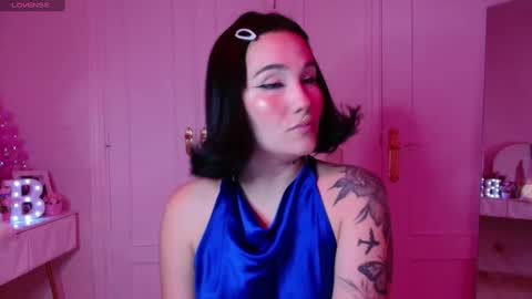 Snapshot of hatzukoi_miaow chatting on January 6, 7:42 am petunia online show from January 6, 7:42 am