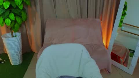 Snapshot of haylefirehot chatting on February 25, 2:14 am Hayle online show from February 25, 2:14 am