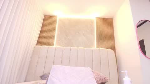 kataleya online show from April 11, 7:17 pm