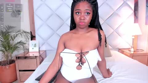 Snapshot of hazel_lane chatting on February 10, 2:19 am Hazel online show from February 10, 2:19 am
