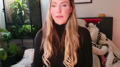 Hazeleo online show from January 11, 9:20 pm