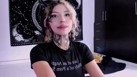 Snapshot of hazellwitch chatting on March 5, 1:28 pm Hazell Witch online show from March 5, 1:28 pm