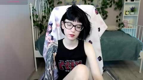 hazeltompson online show from November 9, 8:49 pm