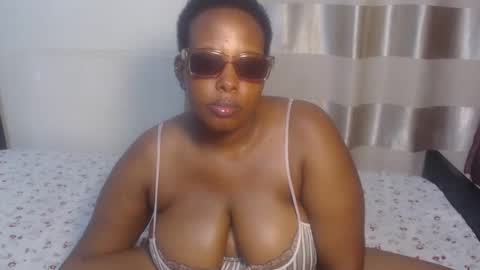 Snapshot of heatherjee chatting on March 8, 7:07 pm Heather online show from March 8, 7:07 pm