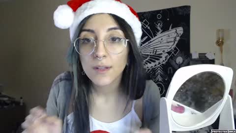 Snapshot of heavenlycreature chatting on December 26, 12:25 am Diana online show from December 26, 12:25 am