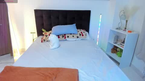 Amandabelk online show from January 1, 1:37 am