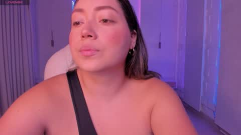 Snapshot of heidy_jhons chatting on October 28, 3:23 am Heidy online show from October 28, 3:23 am