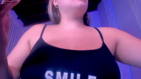 Snapshot of heidy_jhons chatting on October 8, 3:33 am Heidy online show from October 8, 3:33 am