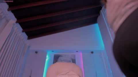 Snapshot of heidy_jhons chatting on October 25, 4:09 am Heidy online show from October 25, 4:09 am