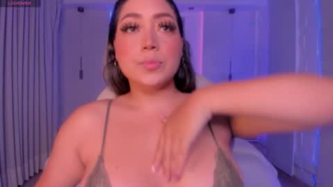 Snapshot of heidy_jhons chatting on October 15, 2:58 am Heidy online show from October 15, 2:58 am