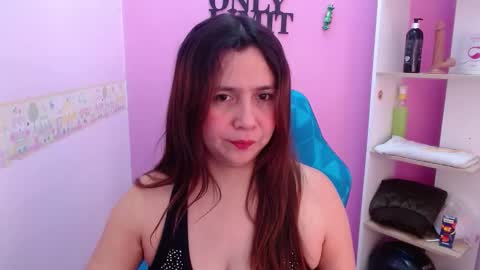 Snapshot of heidy_wells chatting on October 20, 12:52 pm Heidy online show from October 20, 12:52 pm