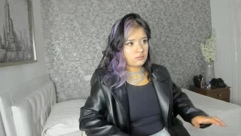 Snapshot of hela_strossner chatting on September 16, 12:02 pm Hella online show from September 16, 12:02 pm