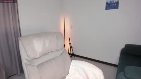 Snapshot of helen_miller chatting on January 25, 12:38 am helen_miller online show from January 25, 12:38 am