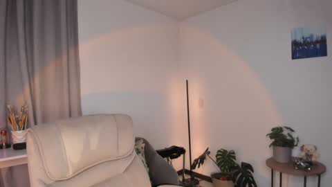 Snapshot of helen_miller chatting on February 7, 10:30 pm helen_miller online show from February 7, 10:30 pm