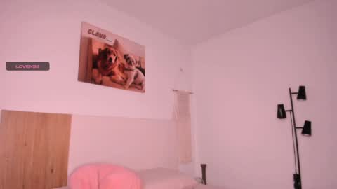 Snapshot of helen_miller chatting on December 12, 11:03 pm helen_miller online show from December 12, 11:03 pm