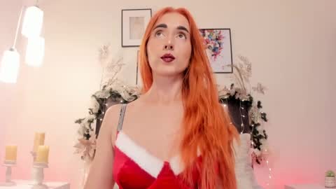 Snapshot of helen_mooree chatting on December 24, 1:50 pm Helen  online show from December 24, 1:50 pm