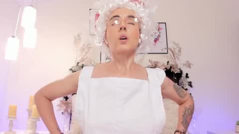 Snapshot of helen_mooree chatting on December 26, 1:21 pm Helen  online show from December 26, 1:21 pm