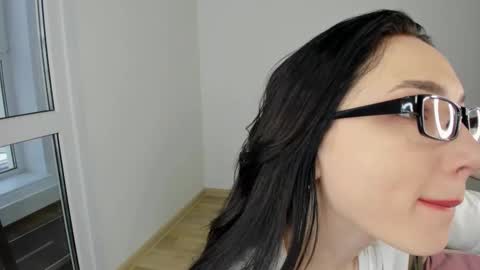 helen_sparkk online show from March 18, 1:54 am