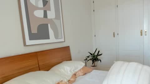 helena_hills online show from October 24, 11:06 am