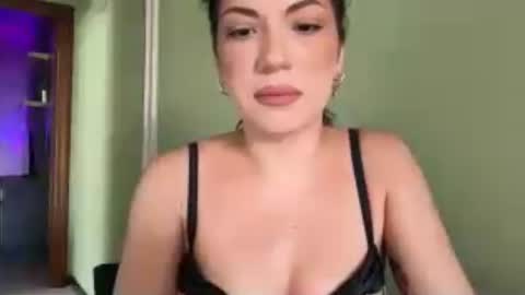 helena online show from July 26, 4:04 pm