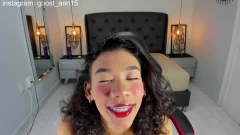 Snapshot of helenebird chatting on December 24, 9:00 pm online show from December 24, 9:00 pm