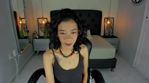 Snapshot of helenebird chatting on September 8, 8:52 pm online show from September 8, 8:52 pm