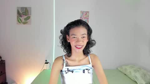 Snapshot of helenebird chatting on September 17, 12:08 am online show from September 17, 12:08 am