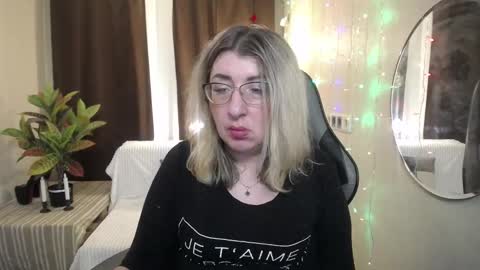 helenenigma online show from January 25, 5:40 am