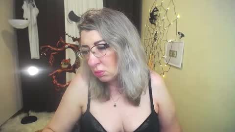 helenenigma online show from October 18, 6:21 pm