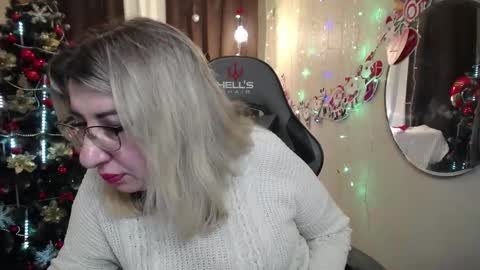 helenenigma online show from December 29, 5:42 am