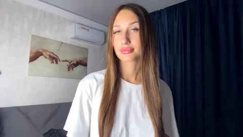 Snapshot of helenjoyne chatting on September 29, 9:14 am Chloe online show from September 29, 9:14 am