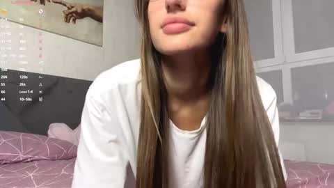 Snapshot of helenjoyne chatting on October 15, 8:22 pm Chloe online show from October 15, 8:22 pm