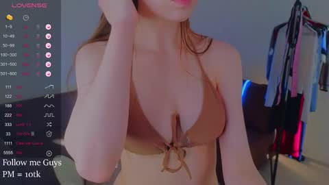 Snapshot of helenmann_ chatting on September 22, 1:20 pm online show from September 22, 1:20 pm