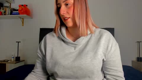 Snapshot of helenstanfordd chatting on January 27, 9:22 pm Helen or Hells online show from January 27, 9:22 pm