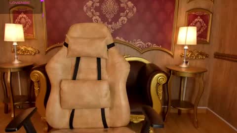 Snapshot of helenstanfordd chatting on September 26, 12:25 pm Helen or Hells online show from September 26, 12:25 pm