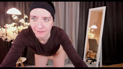 Helen online show from February 8, 1:01 pm