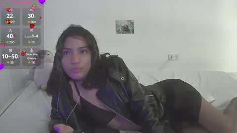 Helia Transfem and Amy online show from January 8, 2:25 pm
