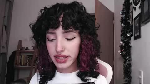 Snapshot of hell_666_xxx chatting on February 26, 12:52 am cher online show from February 26, 12:52 am