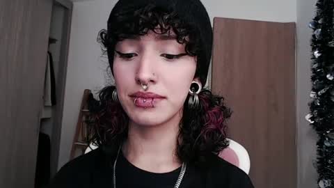 Snapshot of hell_666_xxx chatting on March 4, 12:18 am cher online show from March 4, 12:18 am