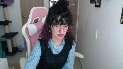 Snapshot of hell_666_xxx chatting on January 13, 7:53 pm cher online show from January 13, 7:53 pm