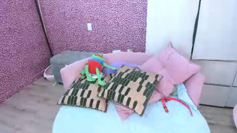 Laura online show from June 19, 4:17 am