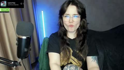 Red online show from December 22, 6:44 pm