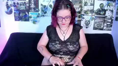 hellen online show from August 5, 7:09 pm